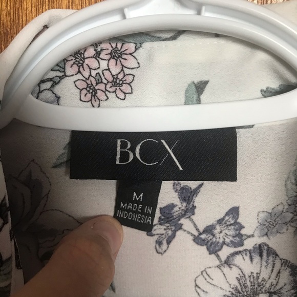 Floral fresh Button-down Top - Picture 2 of 2